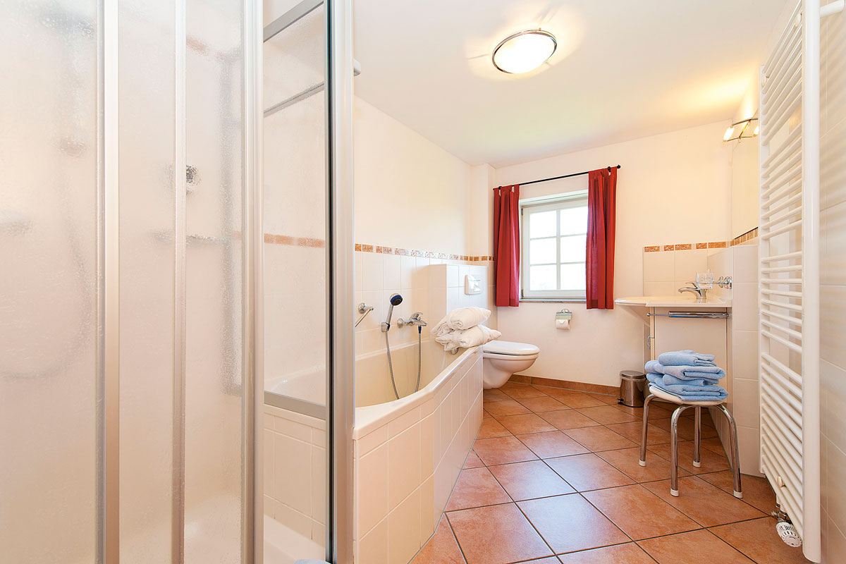 Geräumiges Badezimmer