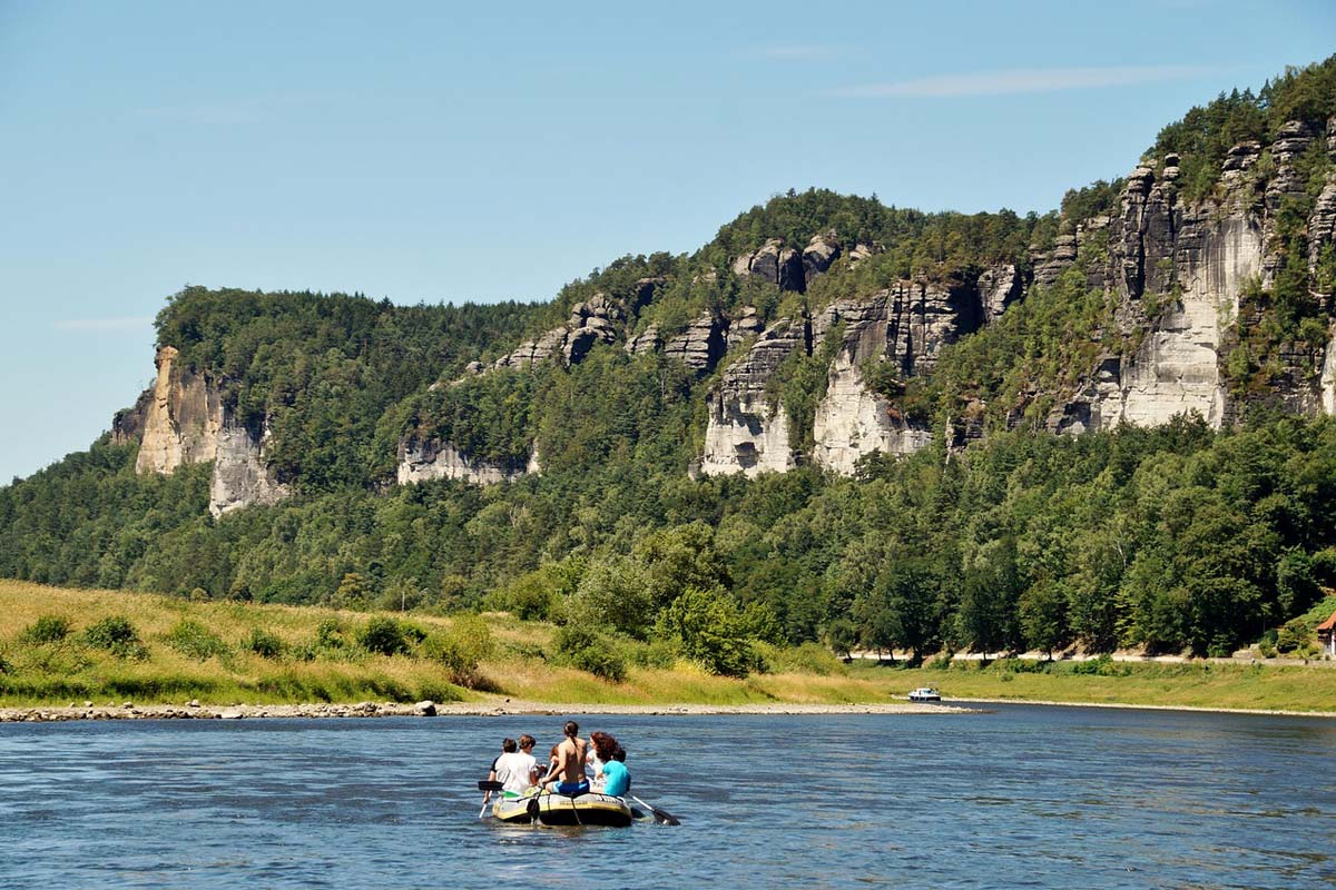 Paddelbootfahren auf der Elbe