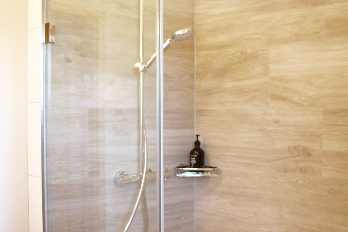 Badezimmer mit Dusche